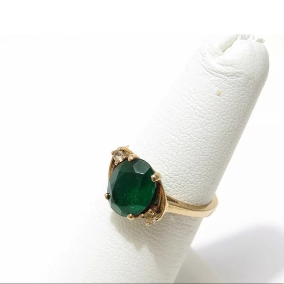 ♥️10K yellow gold emerald ring with cz accents♥️ - Picture 3 of 12